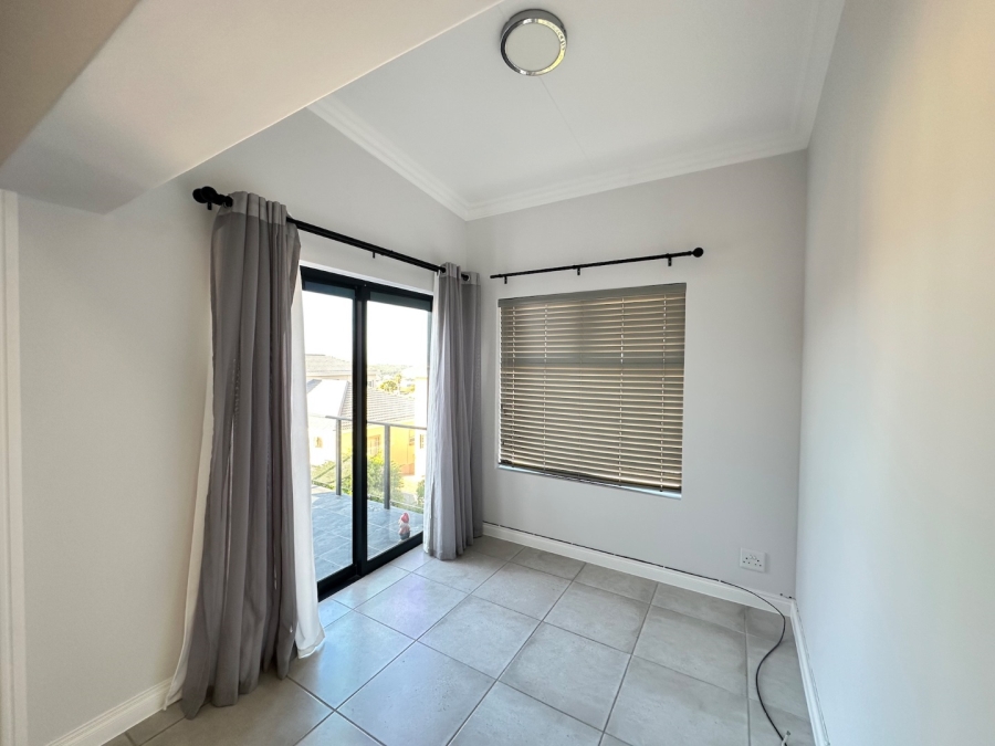 4 Bedroom Property for Sale in Hartenbos Heuwels Western Cape